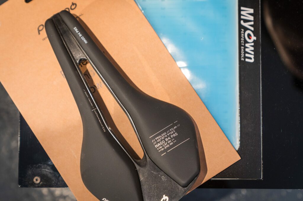 Selle Prologo sur son support MyOwn, avant un fitting à La Vélocisterie